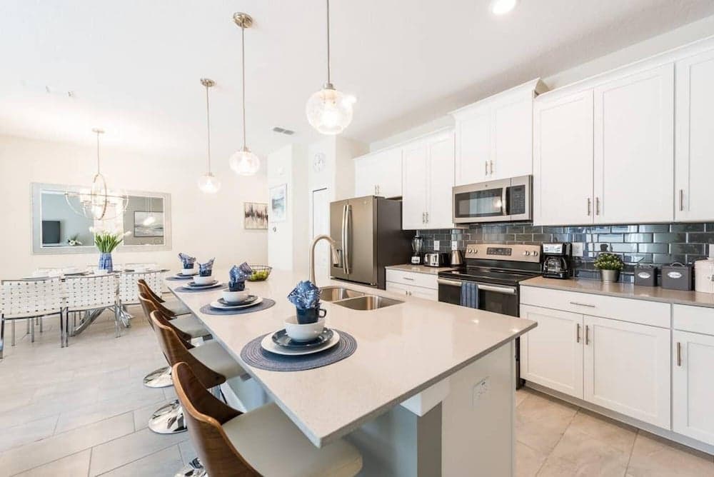 Mickey Meets the Force - Image 5