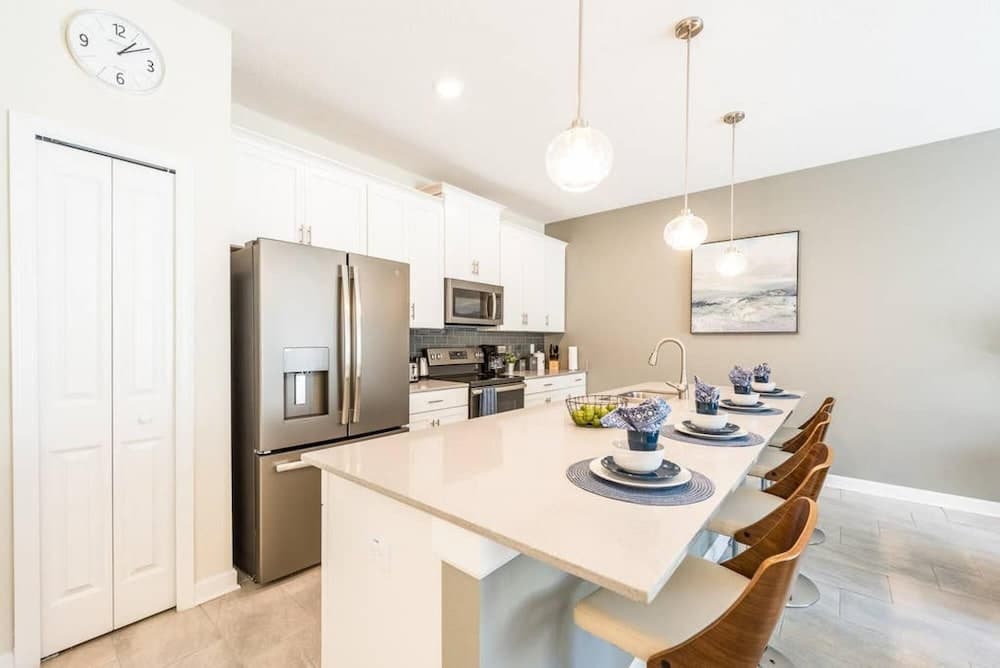 Mickey Meets the Force - Image 4