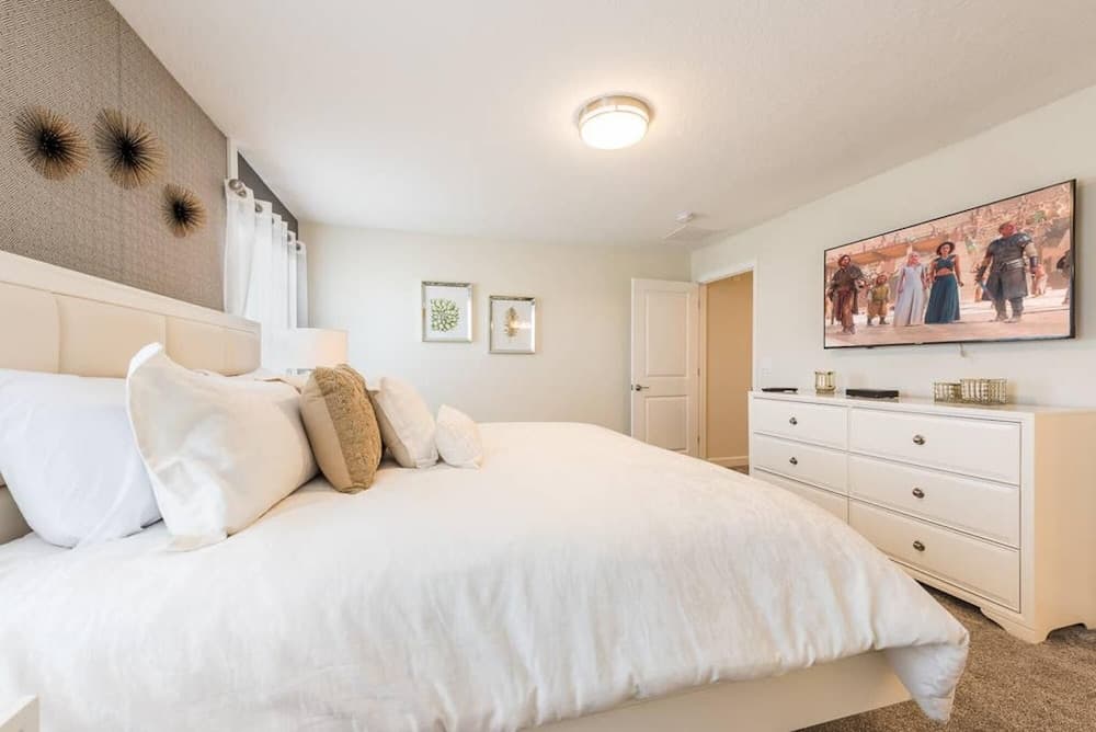 Mickey Meets the Force - Image 8