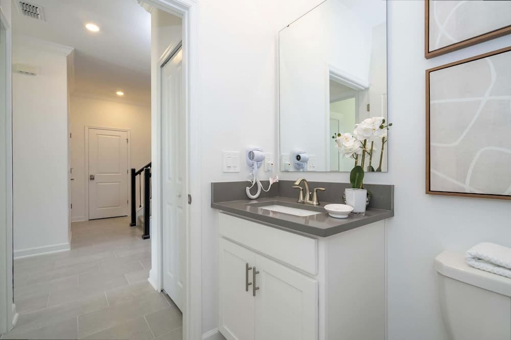 Family Canvas - Image 12