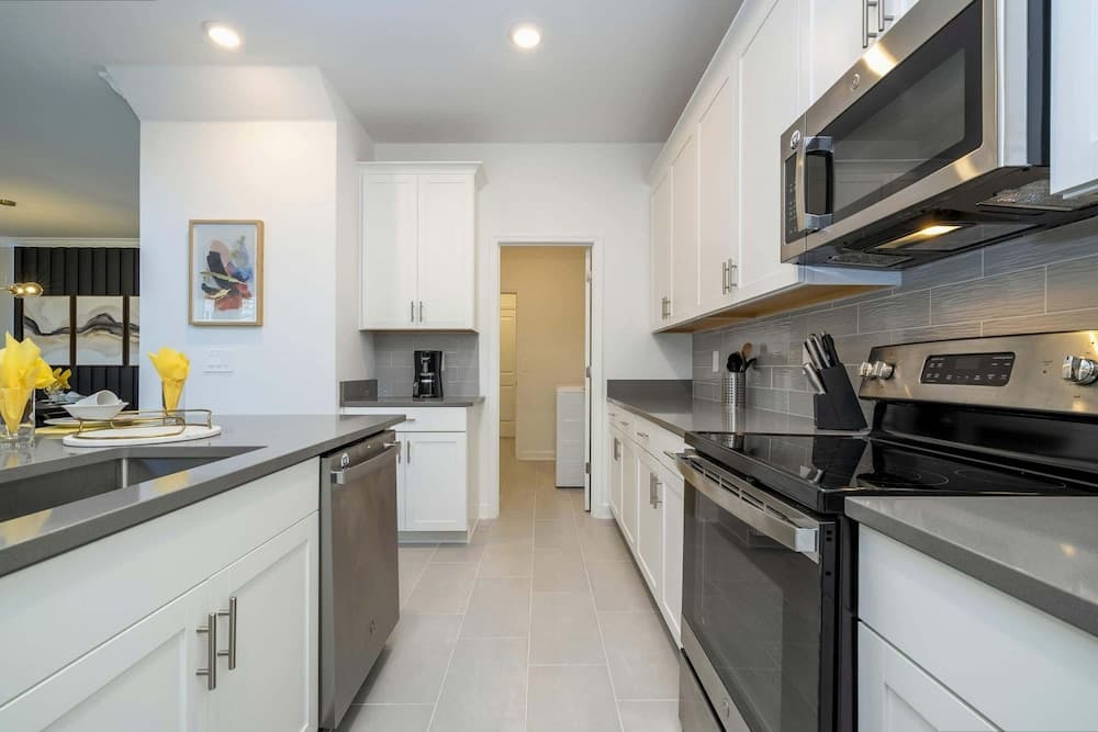 Family Canvas - Image 7