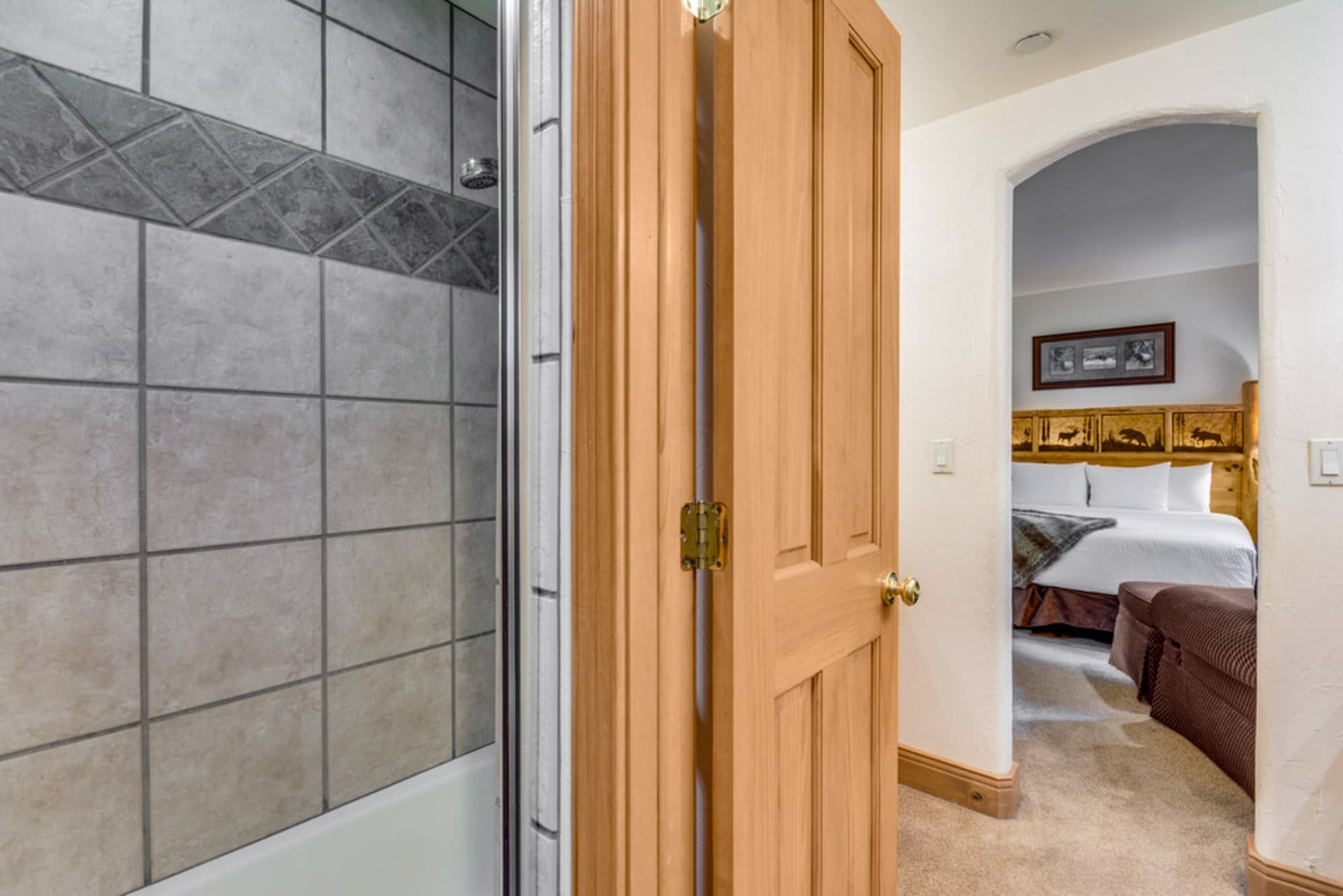 Timber Retreat - Image 25