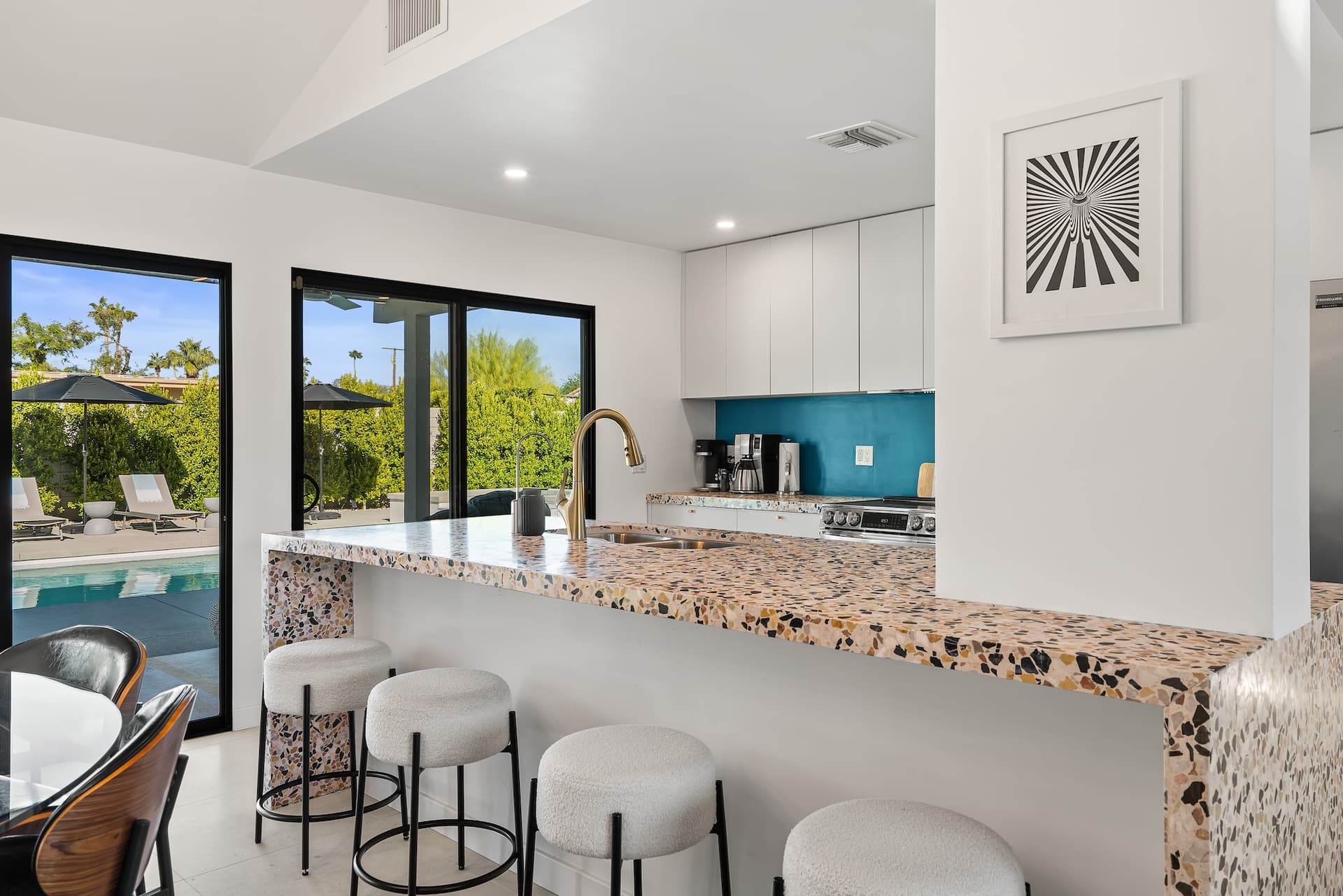 Tipsy Kitten Guest House - Image 12