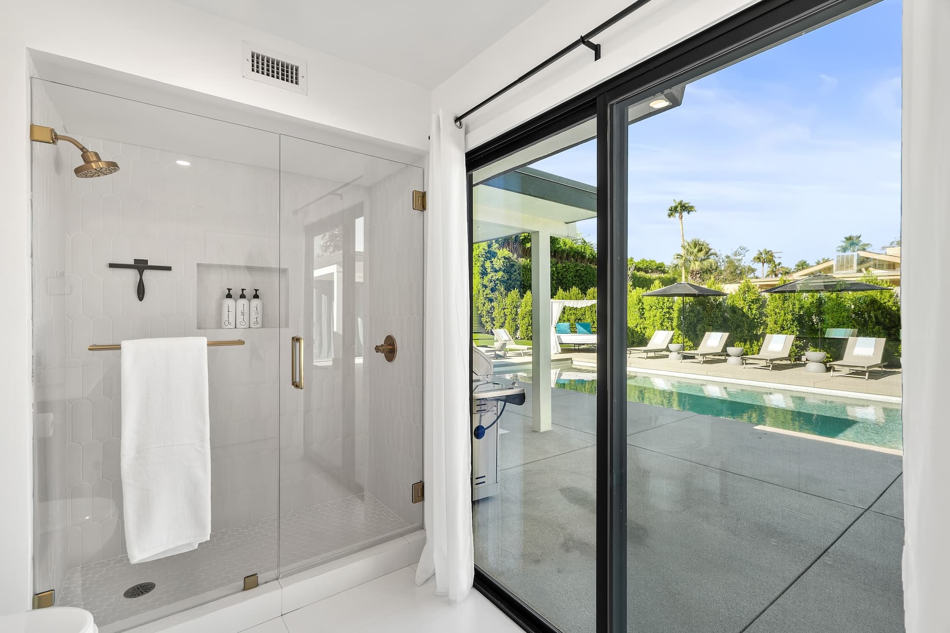 Tipsy Kitten Guest House - Image 24