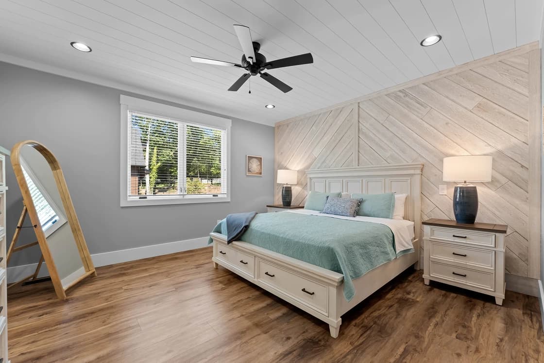 Lakefront Serenity Lodges - Image 24