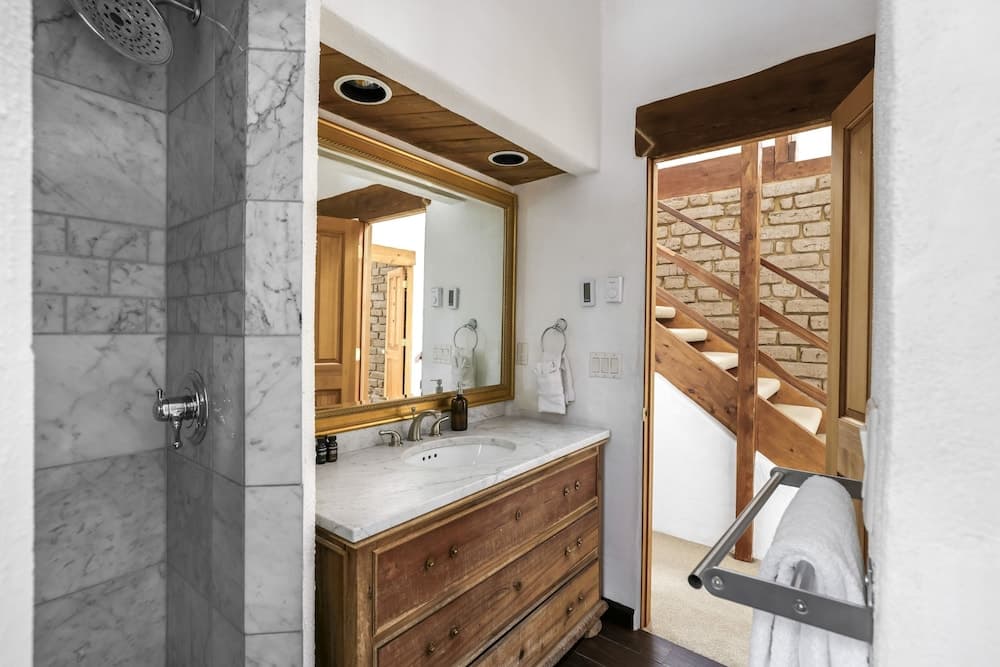 Treehouse Mountain Cabin - Image 14