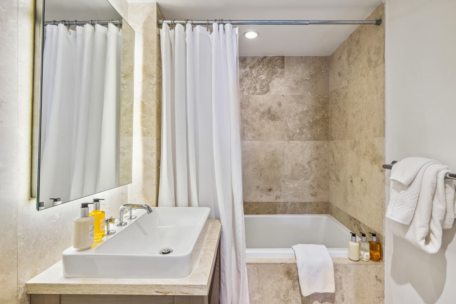 Tropical Oasis - Image 17