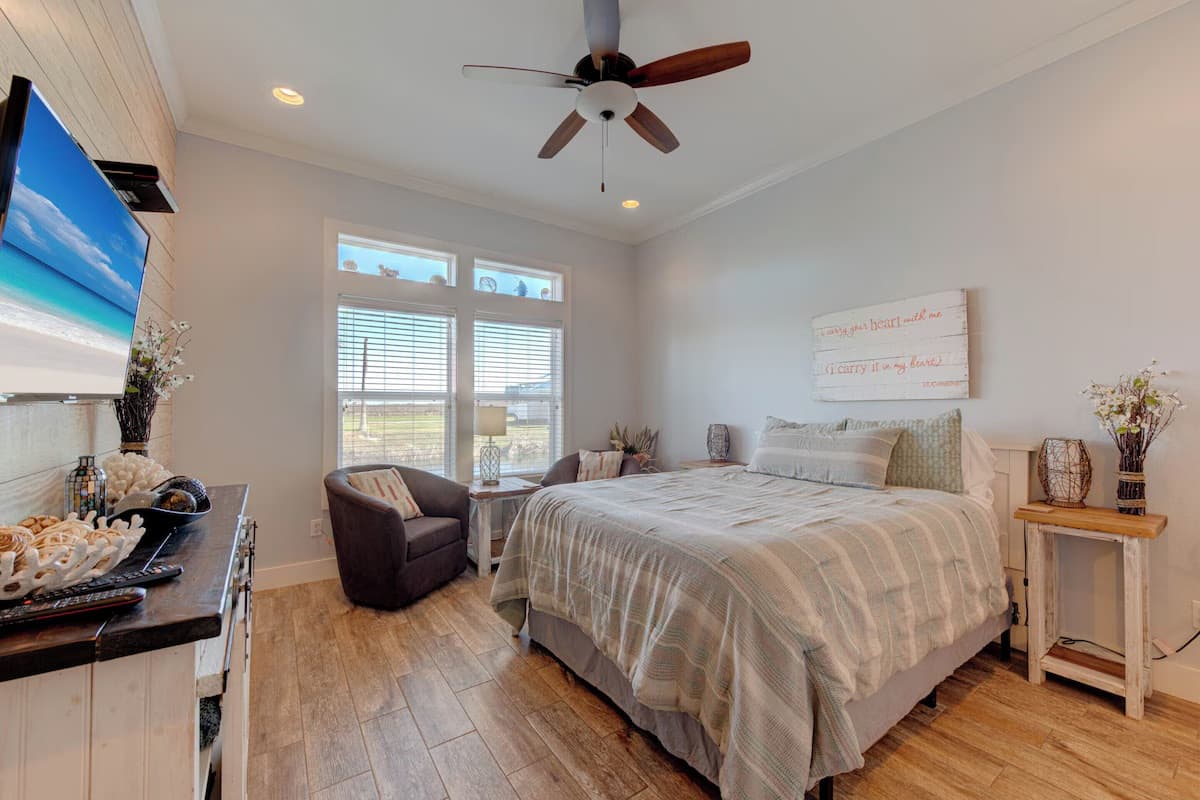 Postcard From Paradise - Image 12