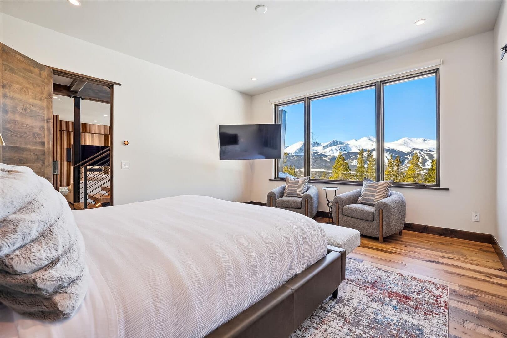 Modern View Manor - Image 43