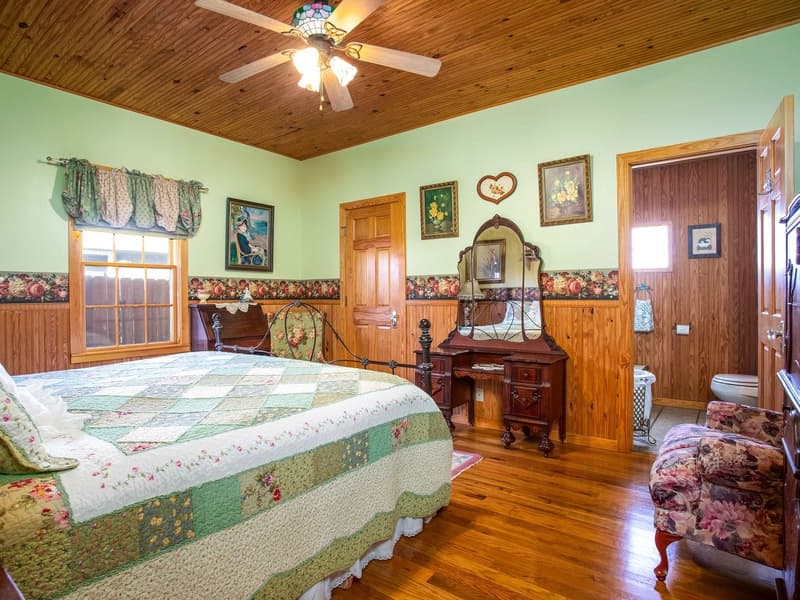 Crepe Myrtle Cottage - Image 11