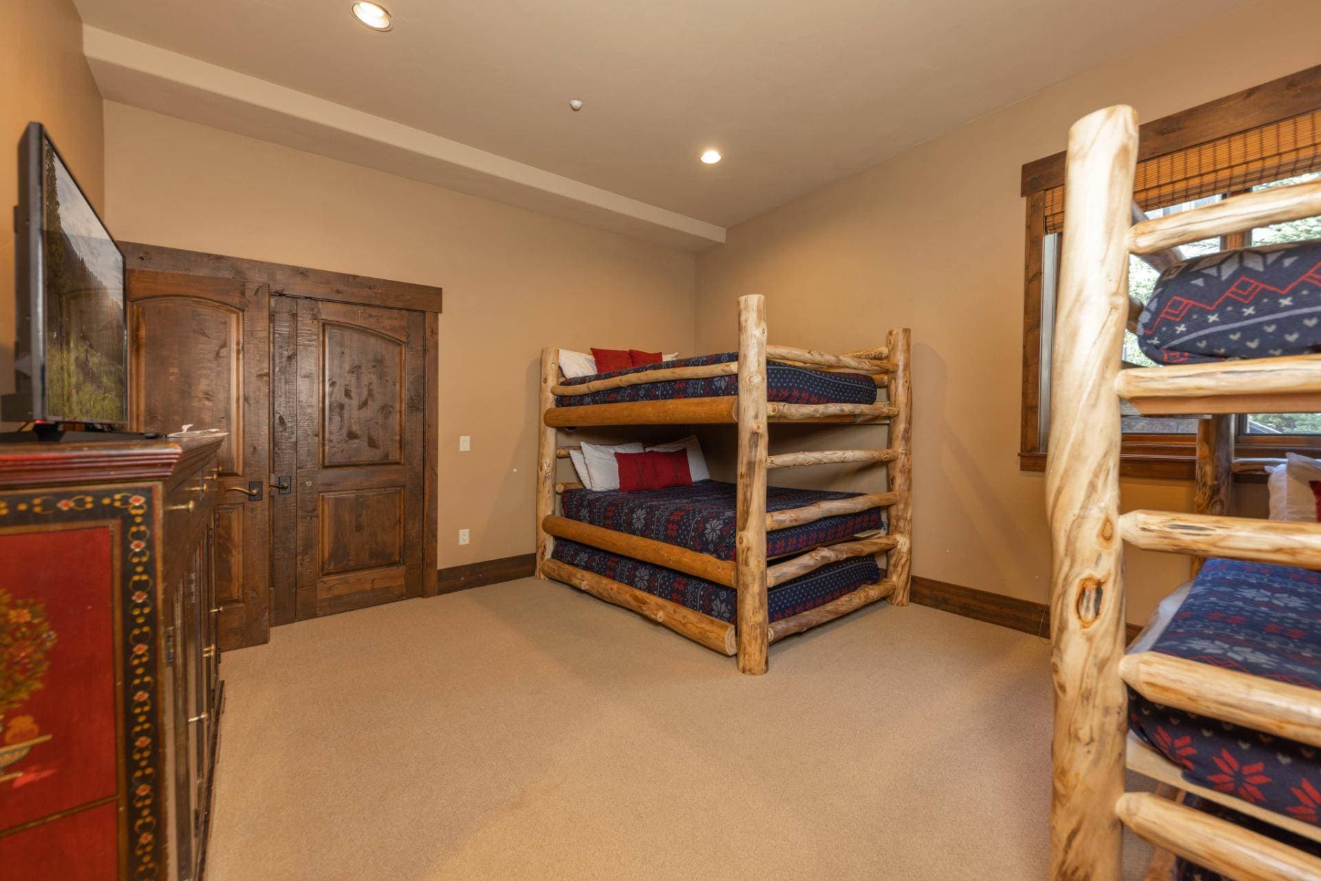 Lumber Jack Lodge - Image 29