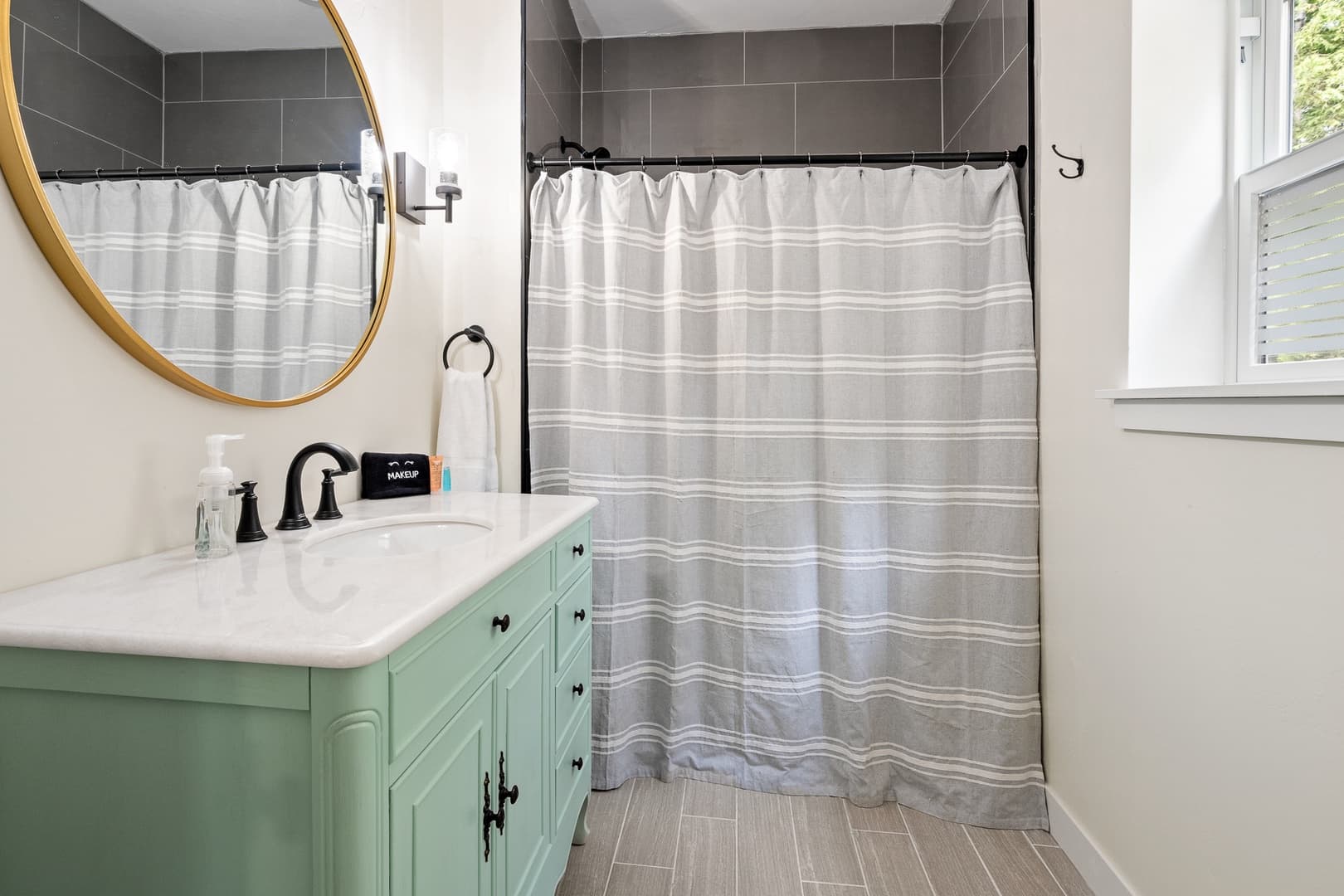 Point Beach Cottage - Image 9