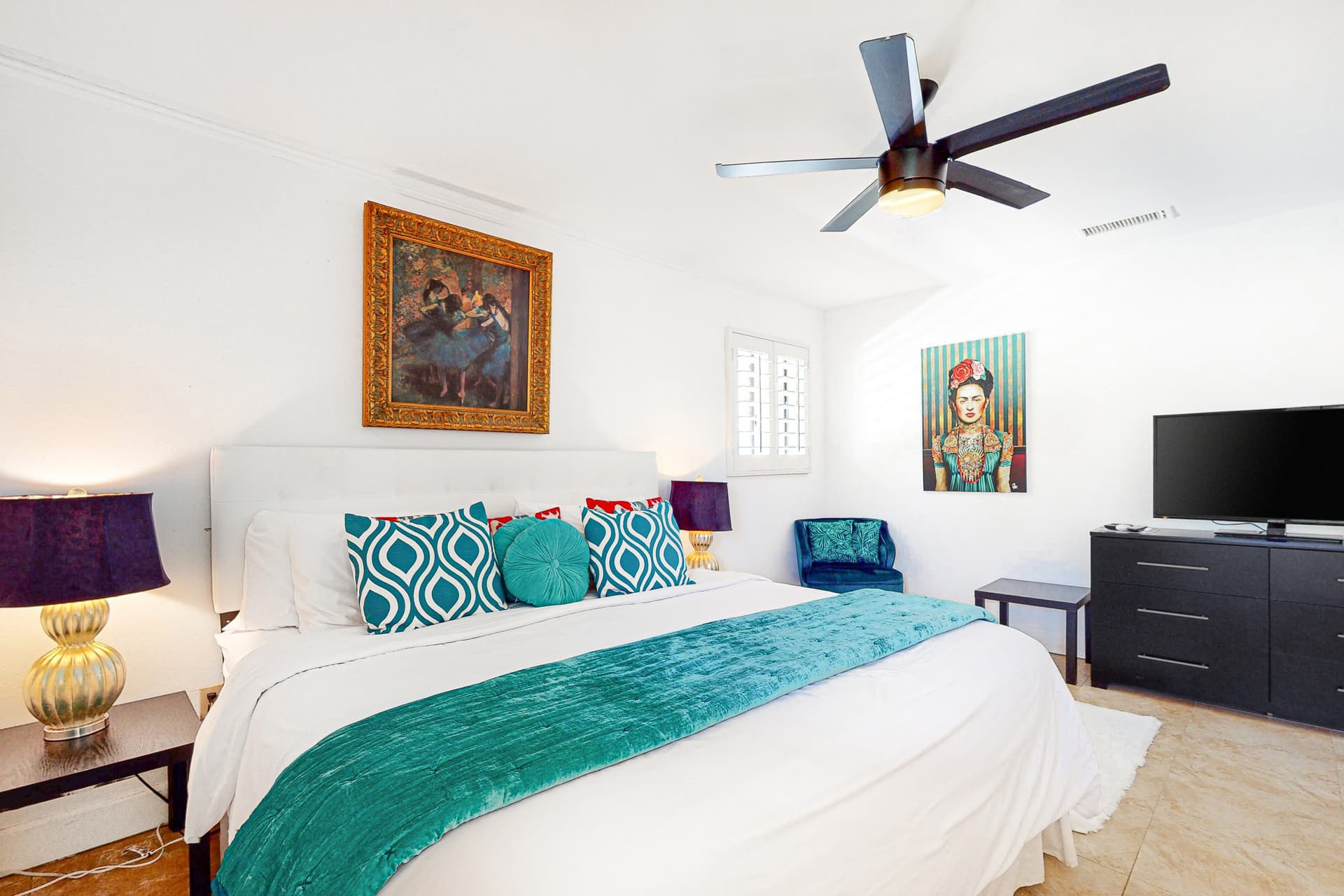 El Paseo Modern House - Image 20