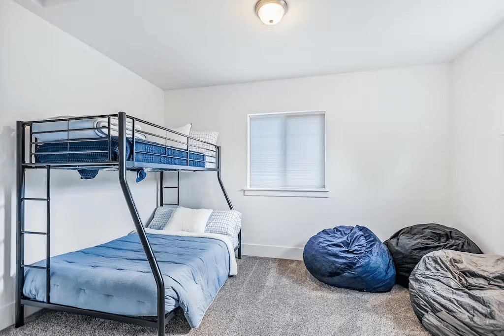 Classic Coeur d'Alene Estate - Image 21