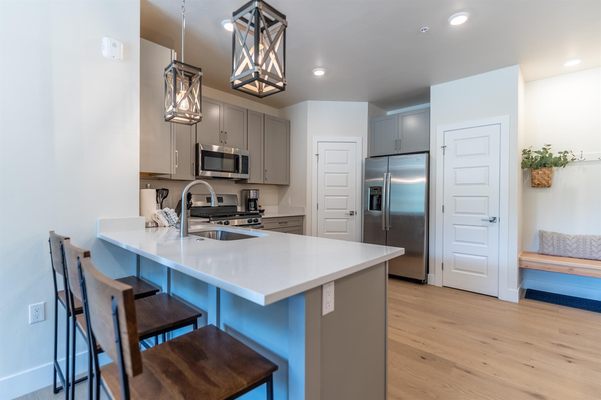 Mountain Mirage Escape - Image 12