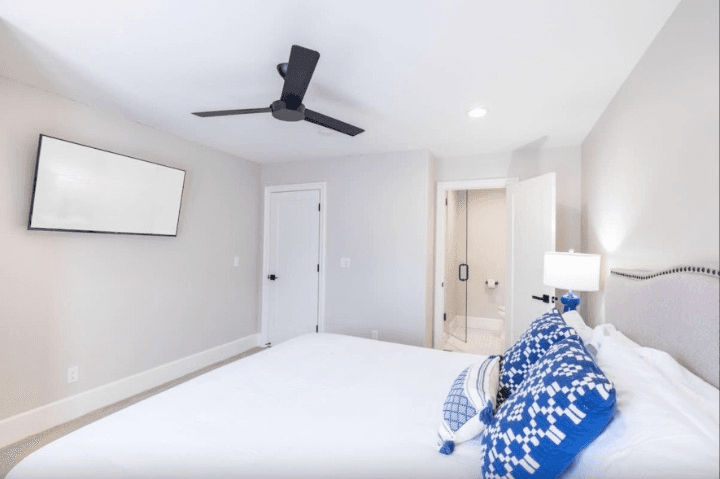 Estate on Shea - Image 23