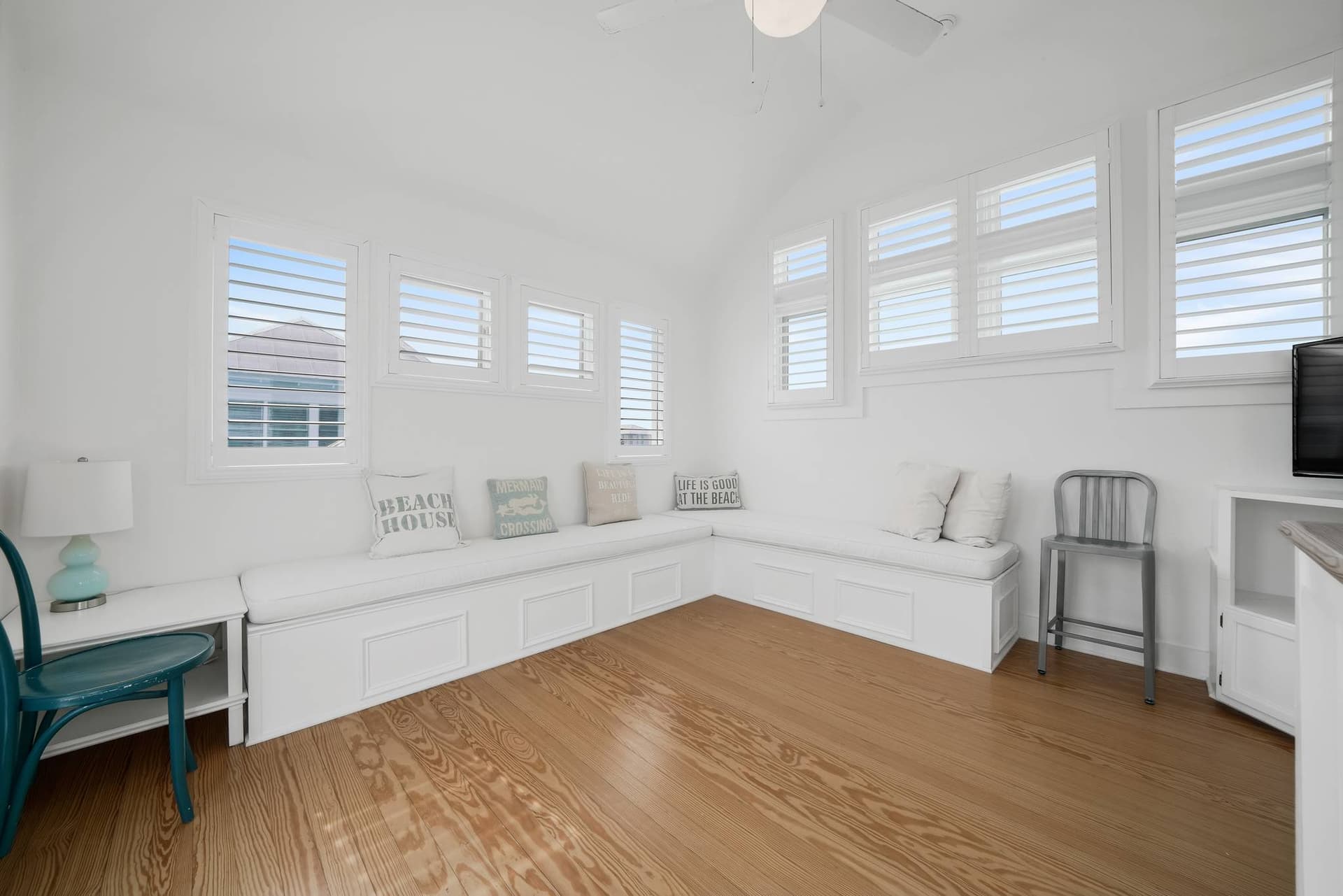 Salty Dogs House - Image 35