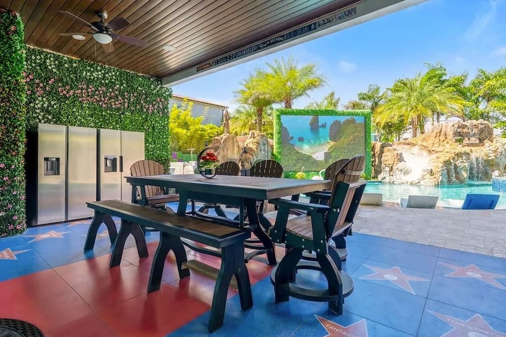 Hollywood Themed Mansion - Image 84