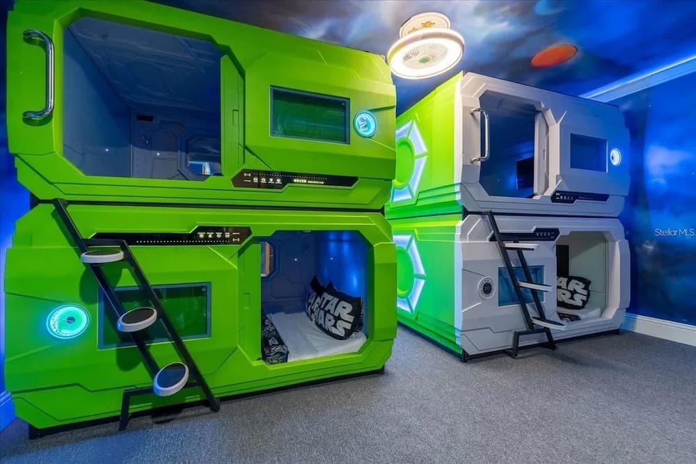 Hollywood Themed Mansion - Image 54