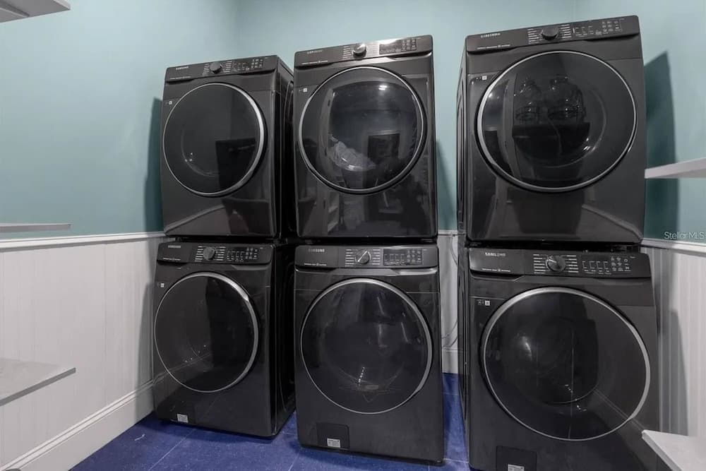 Hollywood Themed Mansion - Image 72