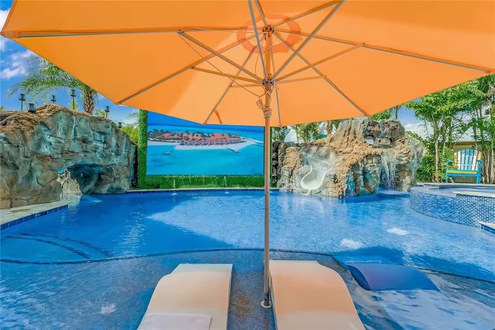 Hollywood Themed Mansion - Image 80