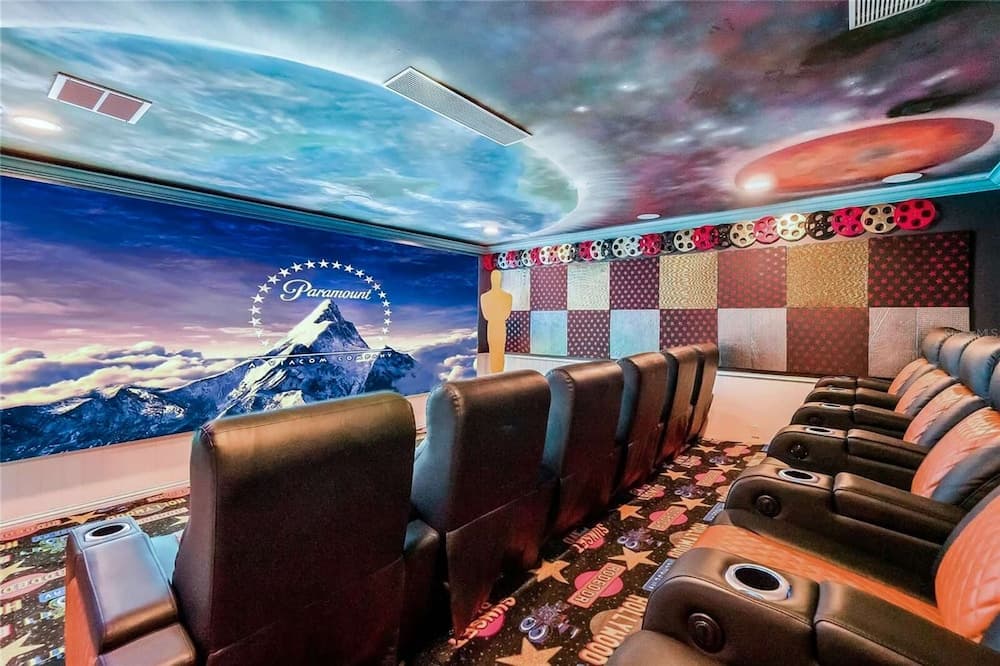 Hollywood Themed Mansion - Image 60