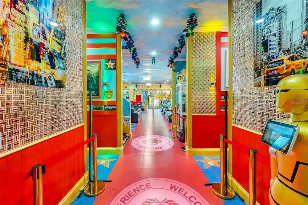 Hollywood Themed Mansion - Image 71