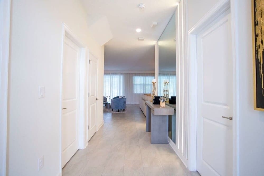 Royal Crown - Image 11