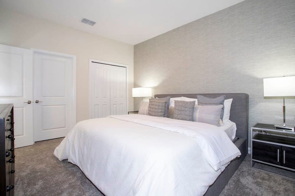 Royal Crown - Image 19