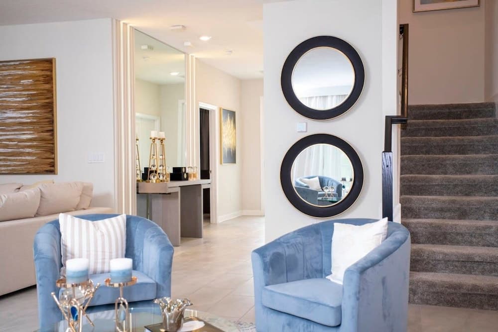 Royal Crown - Image 7