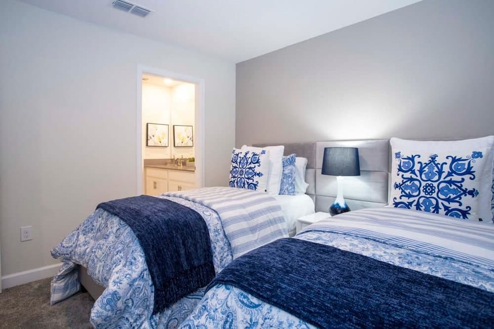 Royal Crown - Image 26