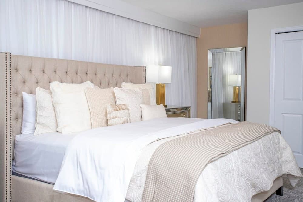 Royal Crown - Image 29