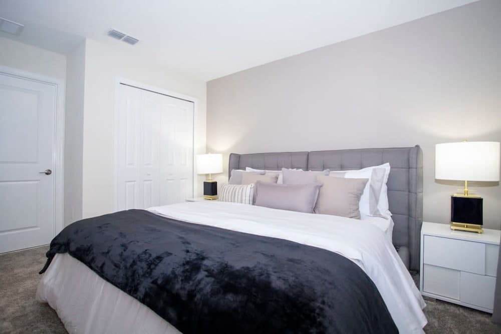 Royal Crown - Image 40