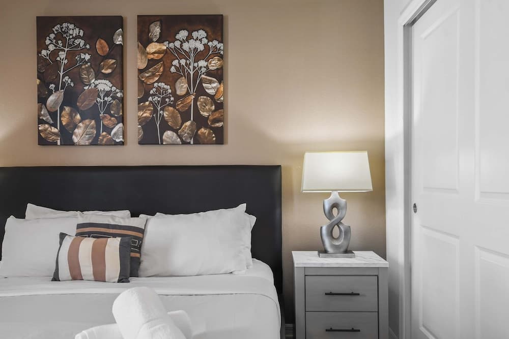 Ultimate Villa in Windsor Island - Image 20