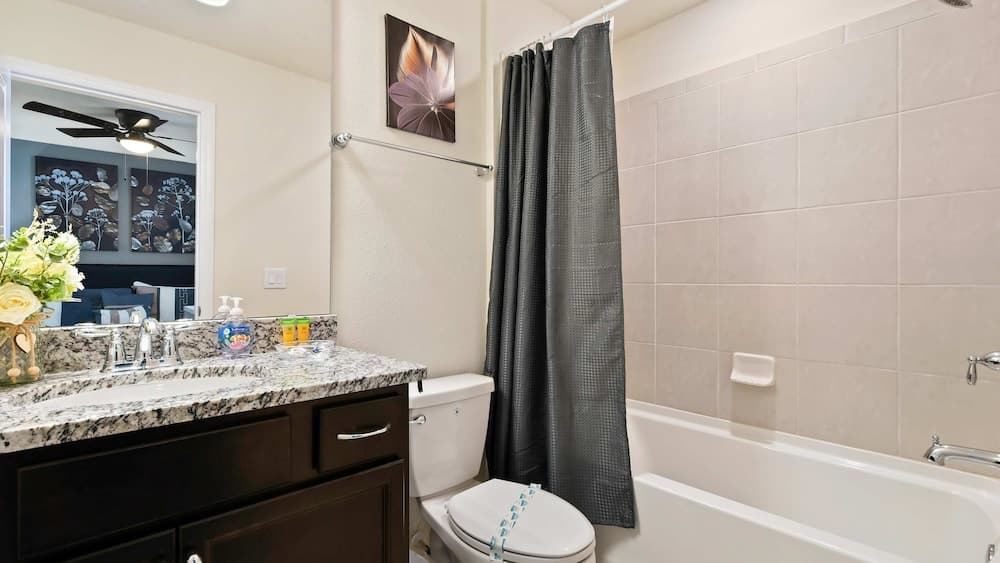 Ultimate Villa in Windsor Island - Image 35