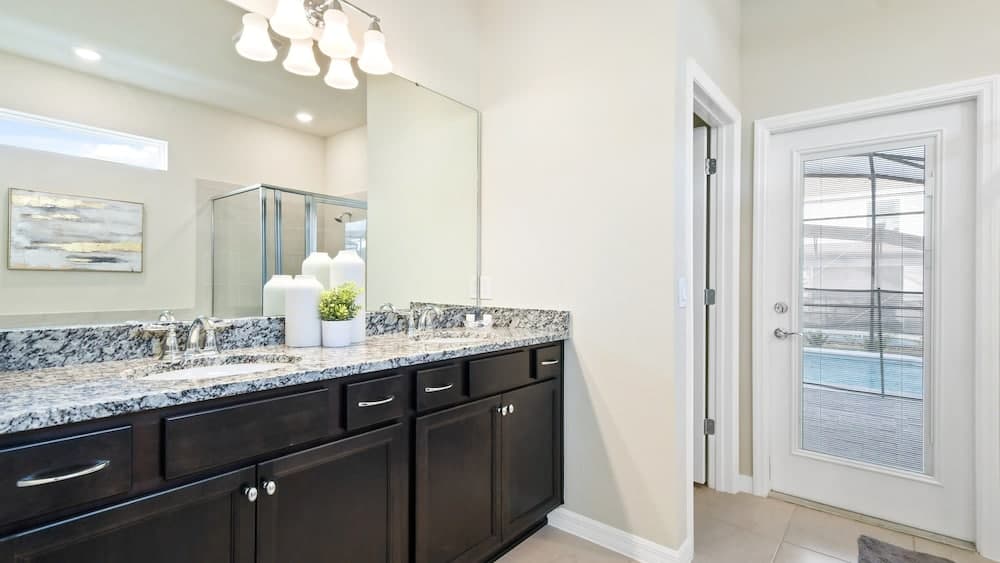 Ultimate Villa in Windsor Island - Image 36