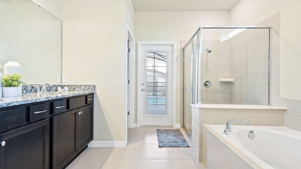 Ultimate Villa in Windsor Island - Image 37