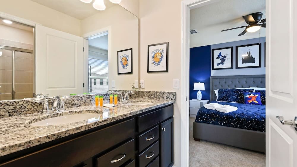 Ultimate Villa in Windsor Island - Image 38