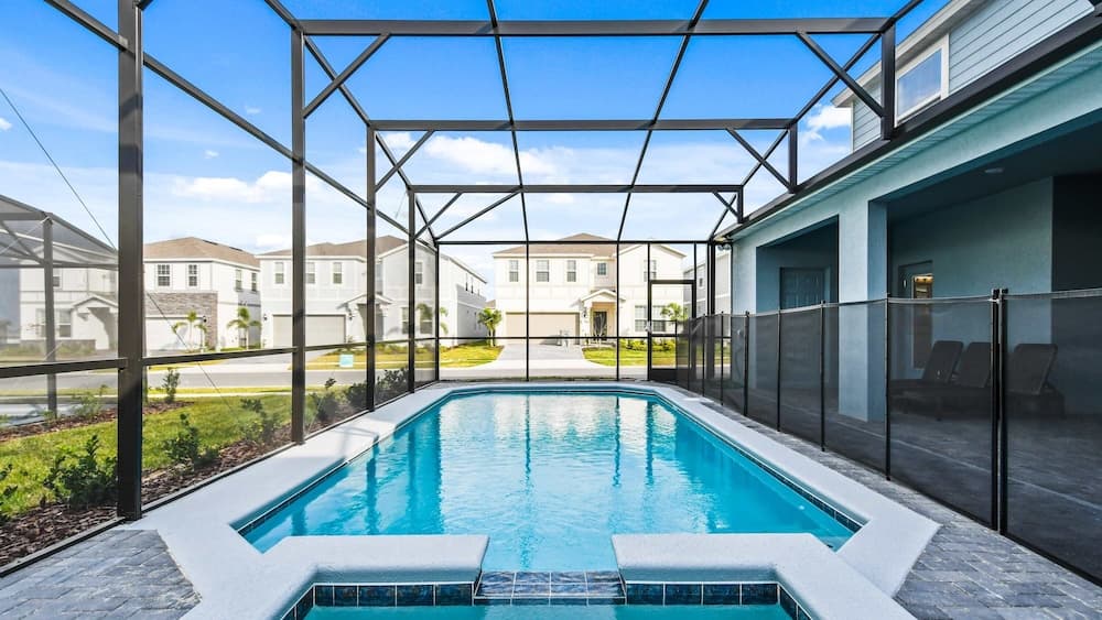 Ultimate Villa in Windsor Island - Image 2