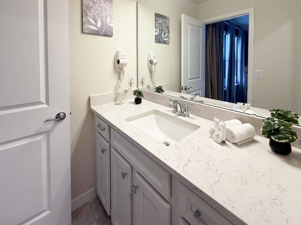 Martin Mansion - Image 35