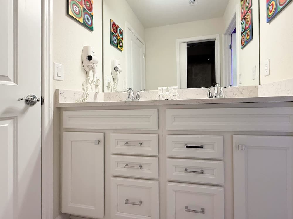 Martin Mansion - Image 41