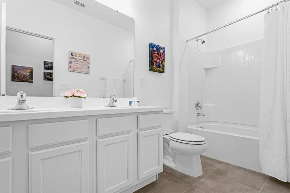 Prime Theatre Retreat - Image 23