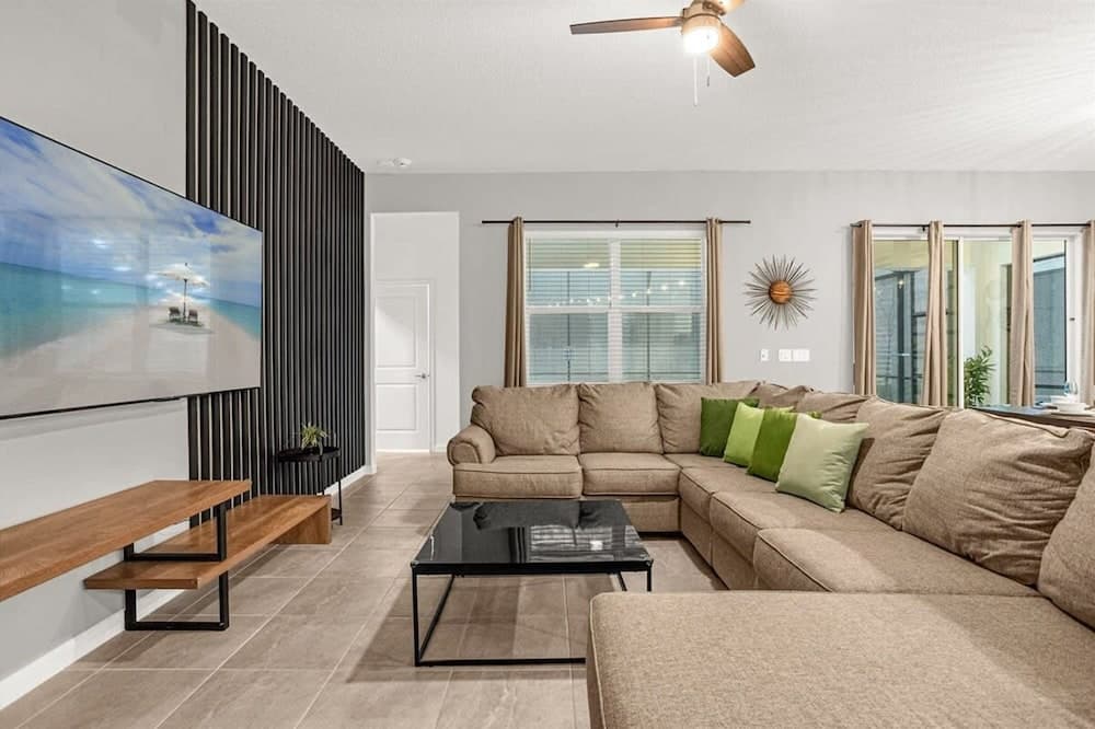 Prime Theatre Retreat - Image 4