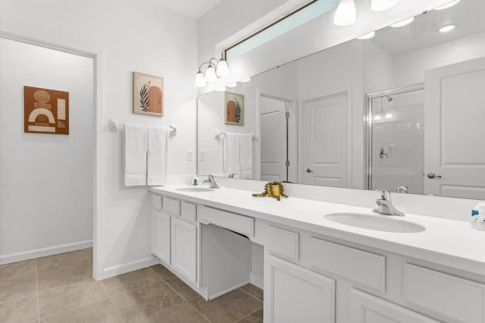 Prime Theatre Retreat - Image 38