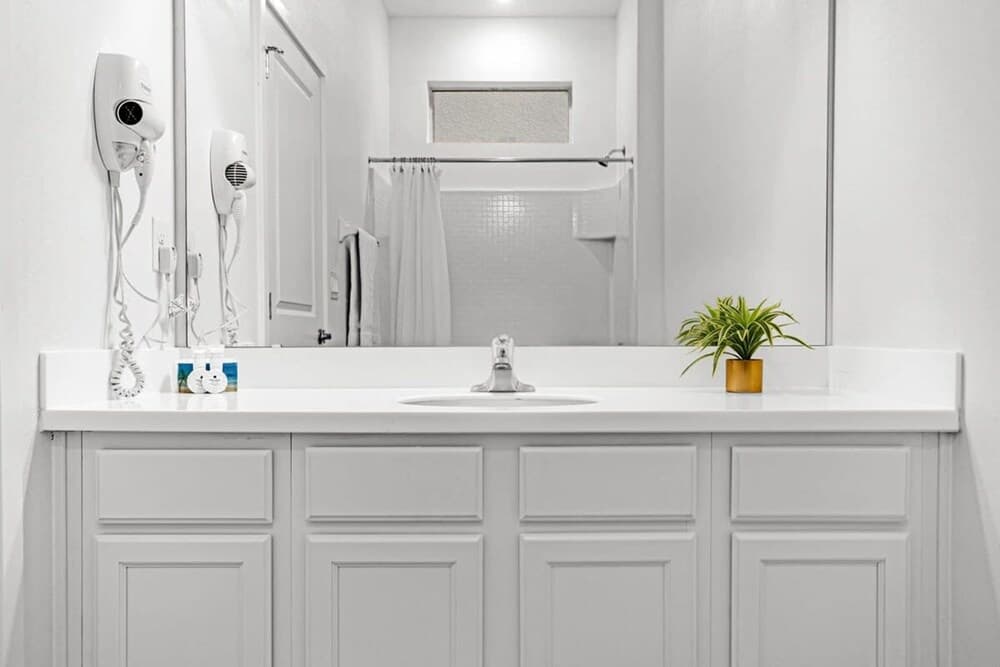 Prime Theatre Retreat - Image 50