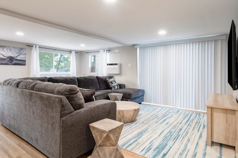 Clubhaus Corner - Image 8