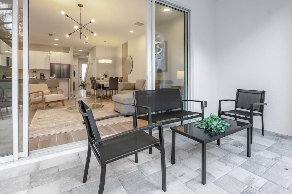 Modern Family Townhome - Image 19