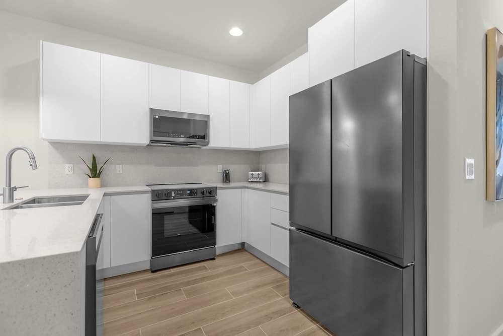 Modern Family Townhome - Image 4