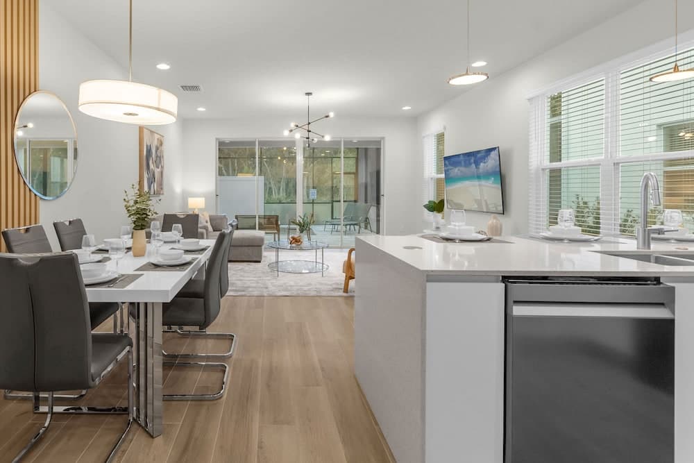 Modern Family Townhome - Image 6