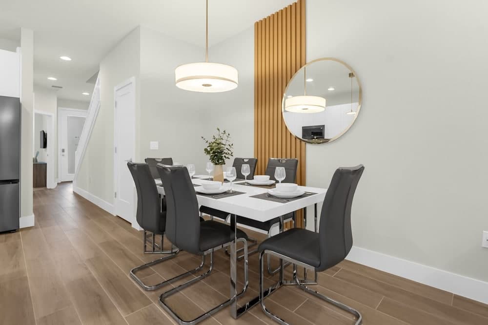 Modern Family Townhome - Image 7